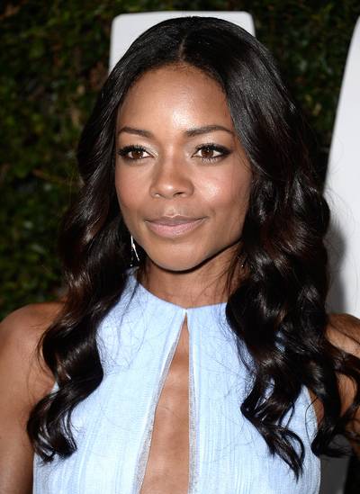 Naomie Harris - The actress goes high-drama with long barrel curls and a creamy nude lip in tow. We love the way her center-part waves make her eyes pop.&nbsp;   (Photo: Kevin Winter/Getty Images)