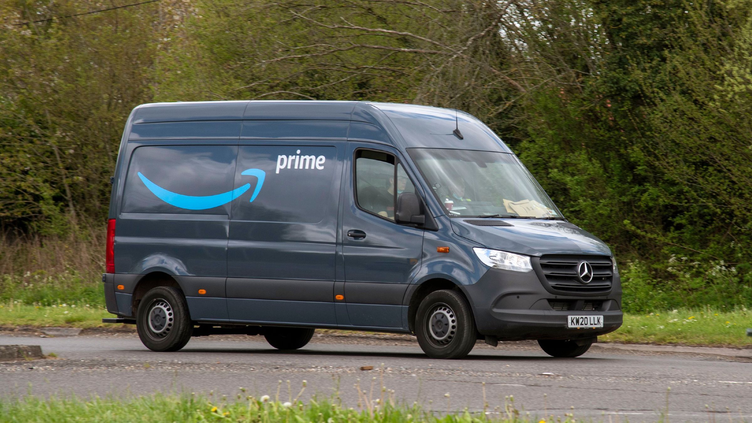 Black Amazon Driver Says Two White Women Assaulted Her on the Job - Vimarsana News