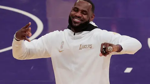 Los Angeles, CA, Tuesday, December 22, 2020 - Los Angeles Lakers forward LeBron James (23) exults after receiving his championship ring during an on court ceremony at Staples Center.   (Robert Gauthier/ Los Angeles Times via Getty Images)