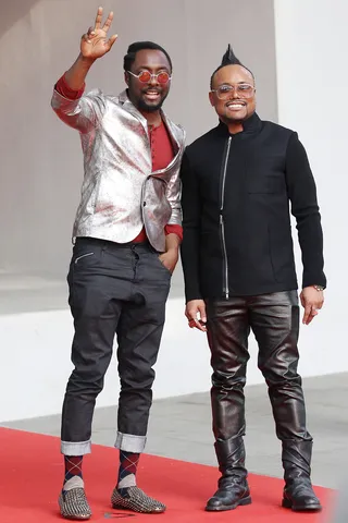 Two Peas  - Will.i.am and Apl.de.ap of the Black Eyed Peas give a wave to fans as they arrive at the 2011 Mnet Asian Music Awards. (Photo: Chris McGrath/Getty Images)