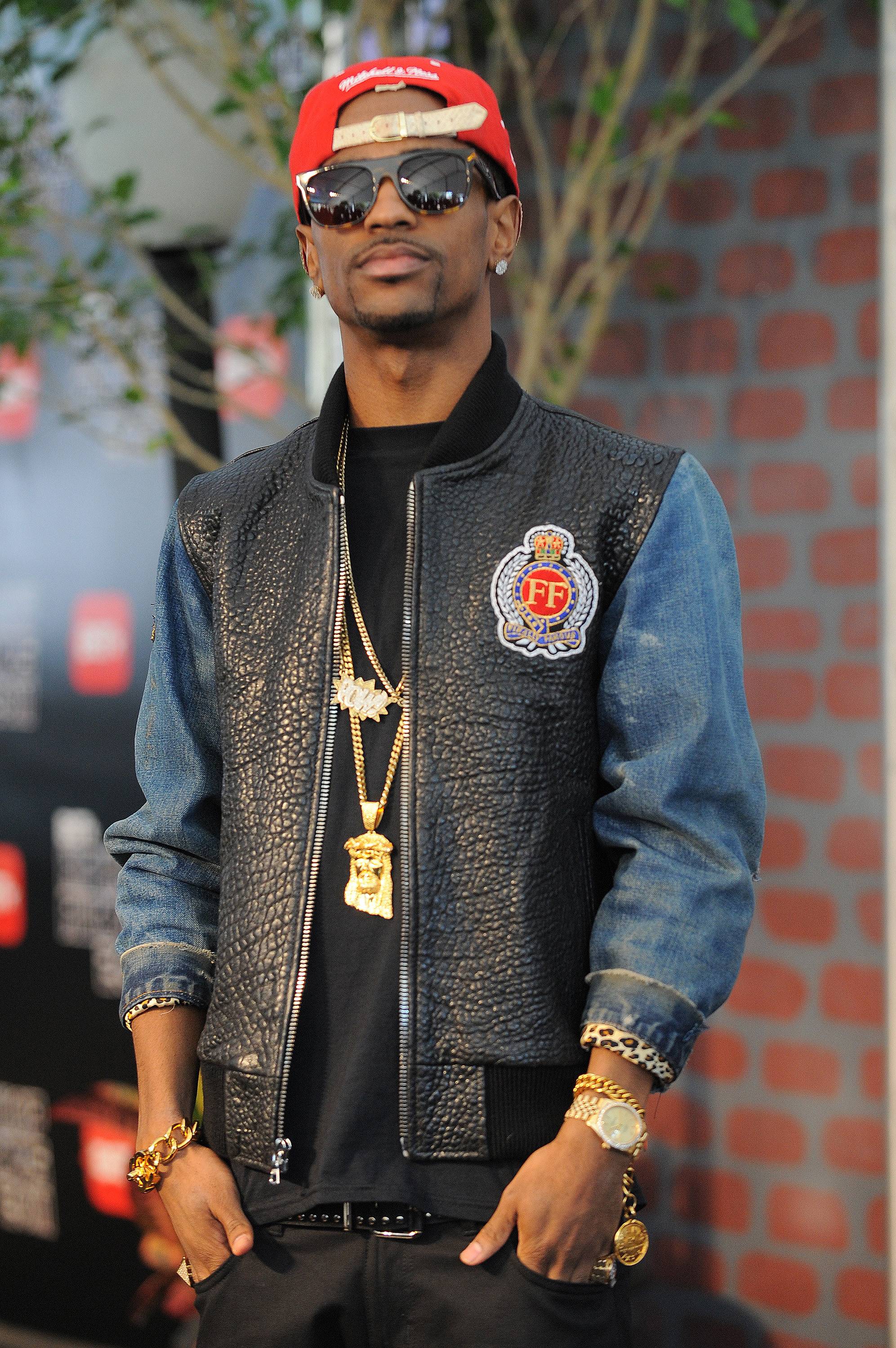Big Sean (@BigSean)&nbsp; - TWEET: &quot;2 chainz ain't have no brass knuckles, it was a 4 finger ring that spelled hood&quot;&nbsp;Big Sean attempts to clear the air about 2 Chainz's mistaken arrest.&nbsp;&nbsp;(Photo: Jeff Daly/PictureGroup)