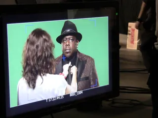 Isn't Cedric Sharp? - The stylist putting the final touches on Cedric the Entertainer's look.&nbsp; (Photo: Eb the Celeb/BET)