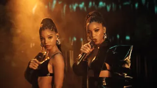 Chloe x Halle&nbsp;left us speechless in these black latex outfits.&nbsp;