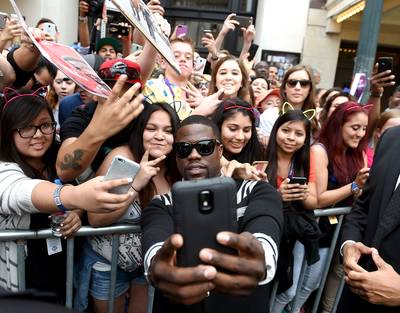 Say Cheese - Kevin Hart&nbsp;took the ultimate selfie with fans at the premiere of&nbsp;Get Hard.(Photo: Michael Buckner/Getty Images for SXSW)