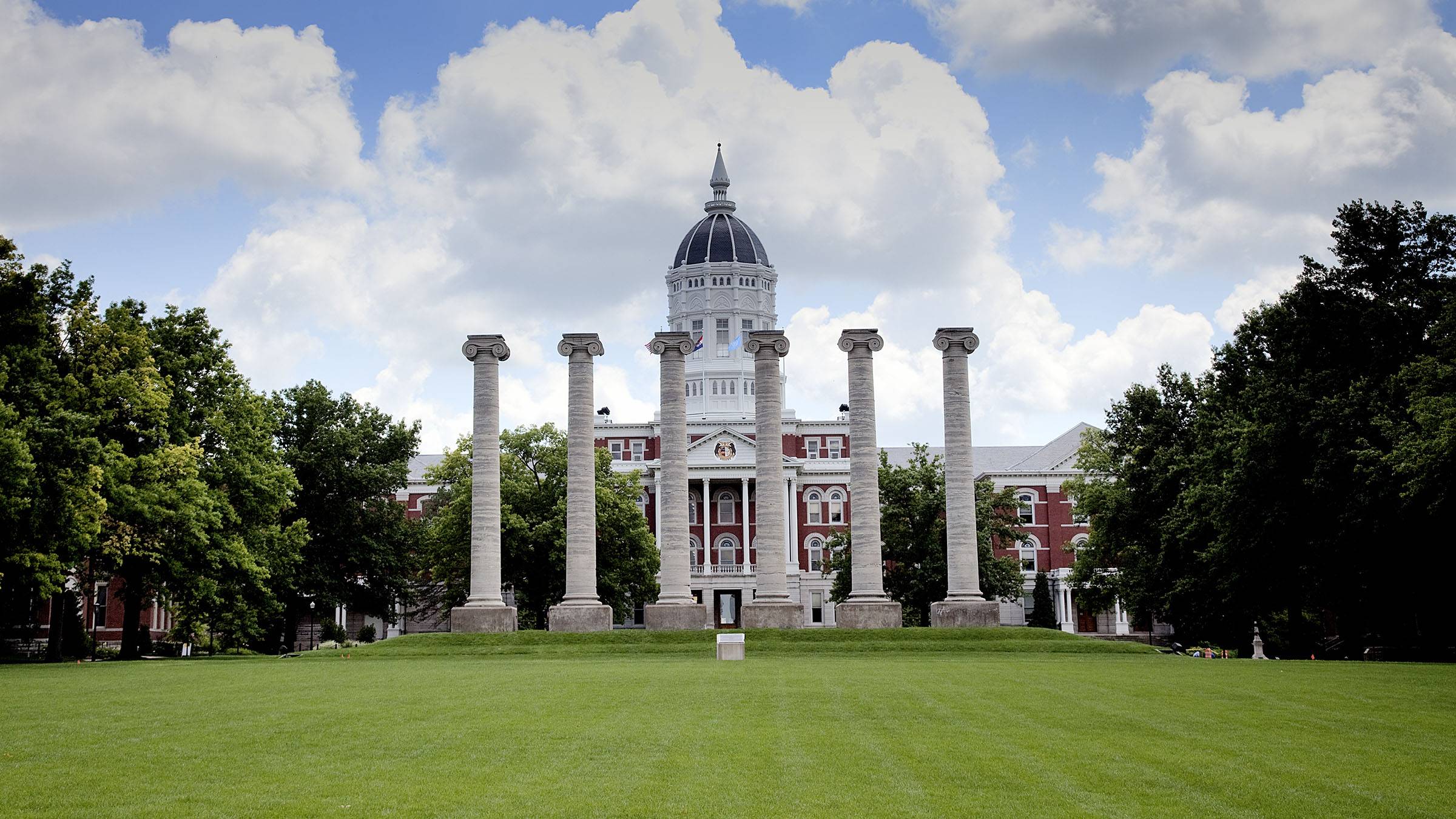 Several Black Faculty Members Quit The University Of Missouri - Vimarsana News