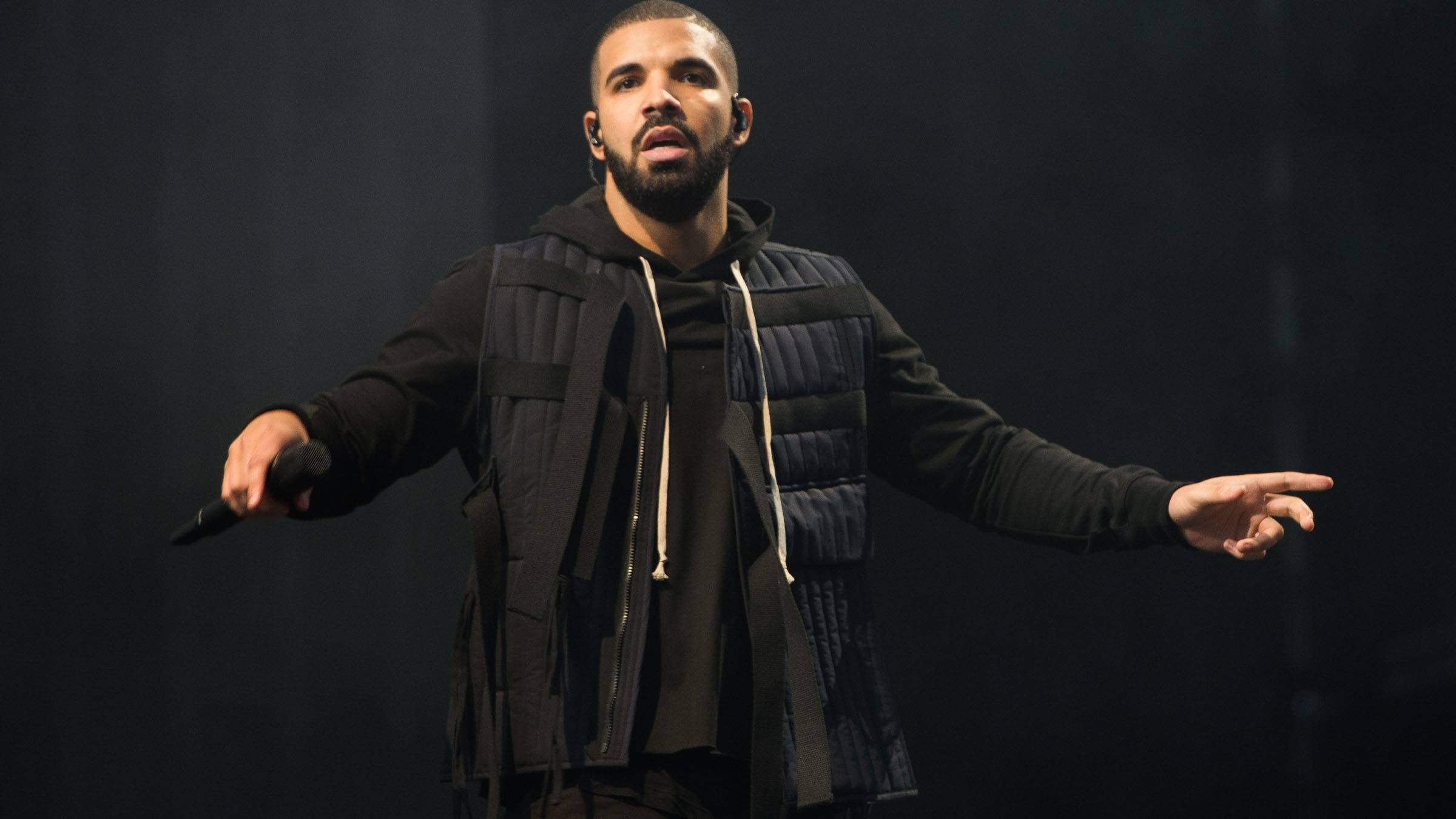 Size 36L Bra Leaves Drake Wondering 'How Many Letters Does It Go Up To?', News