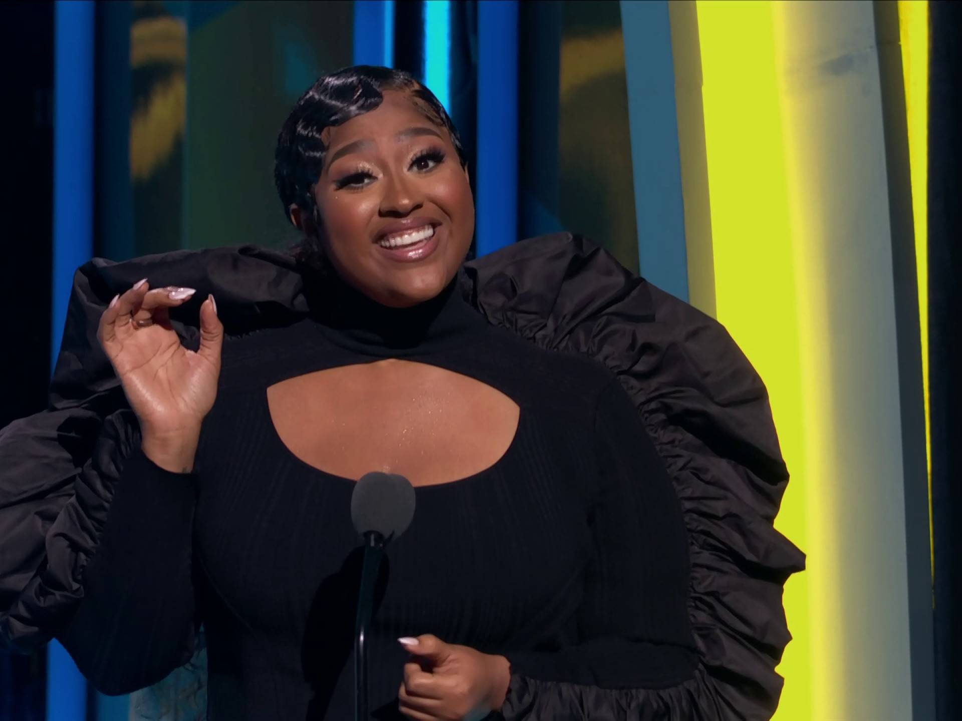 Jazmine Sullivan Honors Maxwell's Contributions to Neo Soul - Soul ...