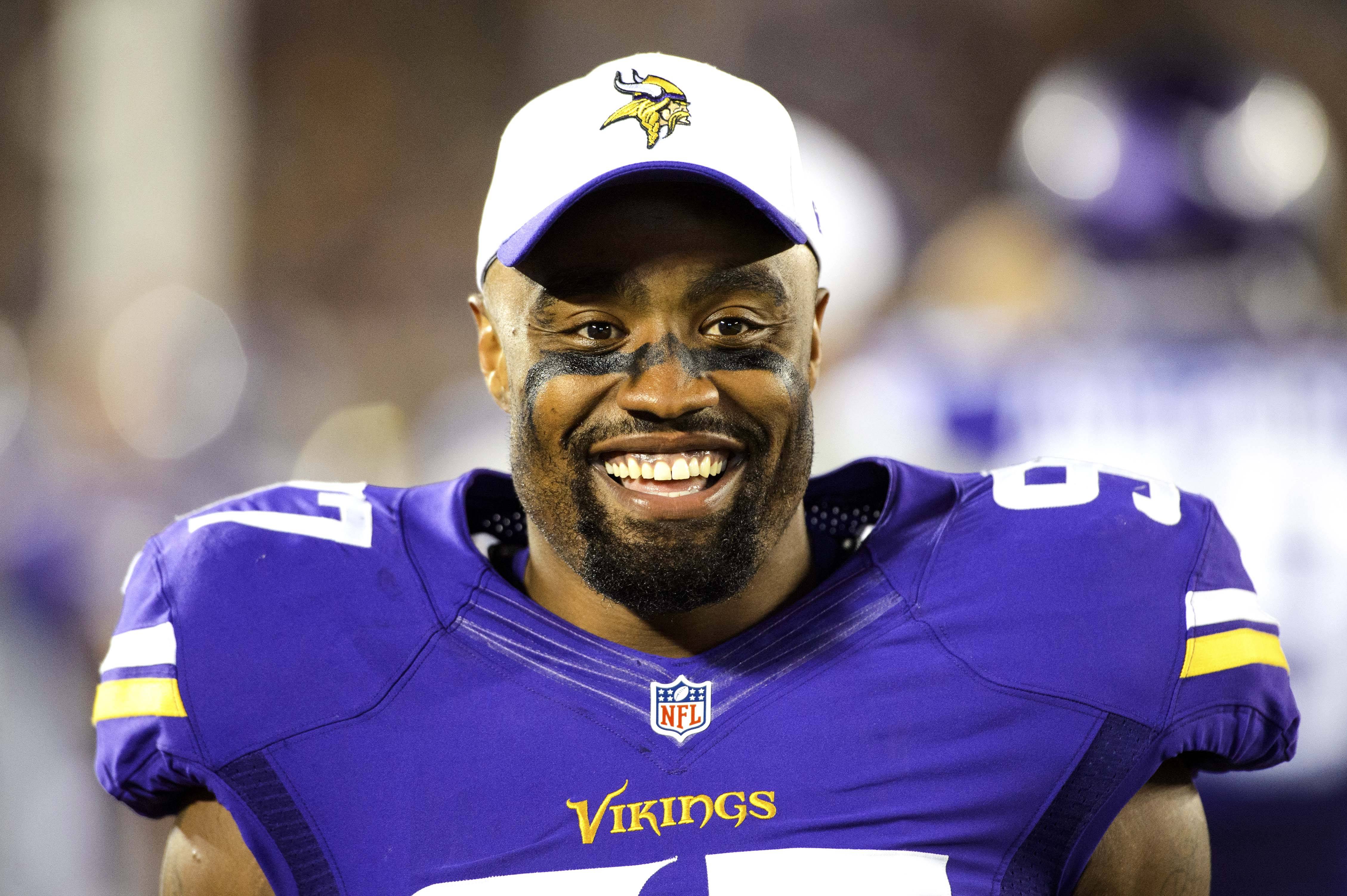 Vikings' Everson Griffen Used The Nationally-Televised Thanksgiving Game To  Ask People 'I Just Had A Baby Boy, What Should We Name Him?', News