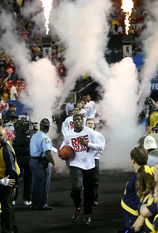Ready to Rumble - Montrezl Harrell led the no. 1 seeded&nbsp;Louisville Cardinals&nbsp;onto the court at the Georgia Dome in Atlanta. &nbsp;(Photo: Streeter Lecka/Getty Images)