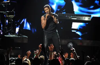 Taking the Stage – June 29, 2014&nbsp; - The R&amp;B veteran takes the stage at the 2014 BET Awards. What will he perform? You'll have to watch to find out. Watch live Sunday, June 29 at 8P/7C.(Photo: Michael Buckner/Getty Images For BET)