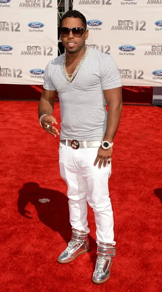 Bobby Valentino - The &quot;Put It Down&quot; singer shows off his sexy in a fitted V-neck, white jeans and silver sneakers.&nbsp;(Photo: Jason Merritt/Getty Images For BET)