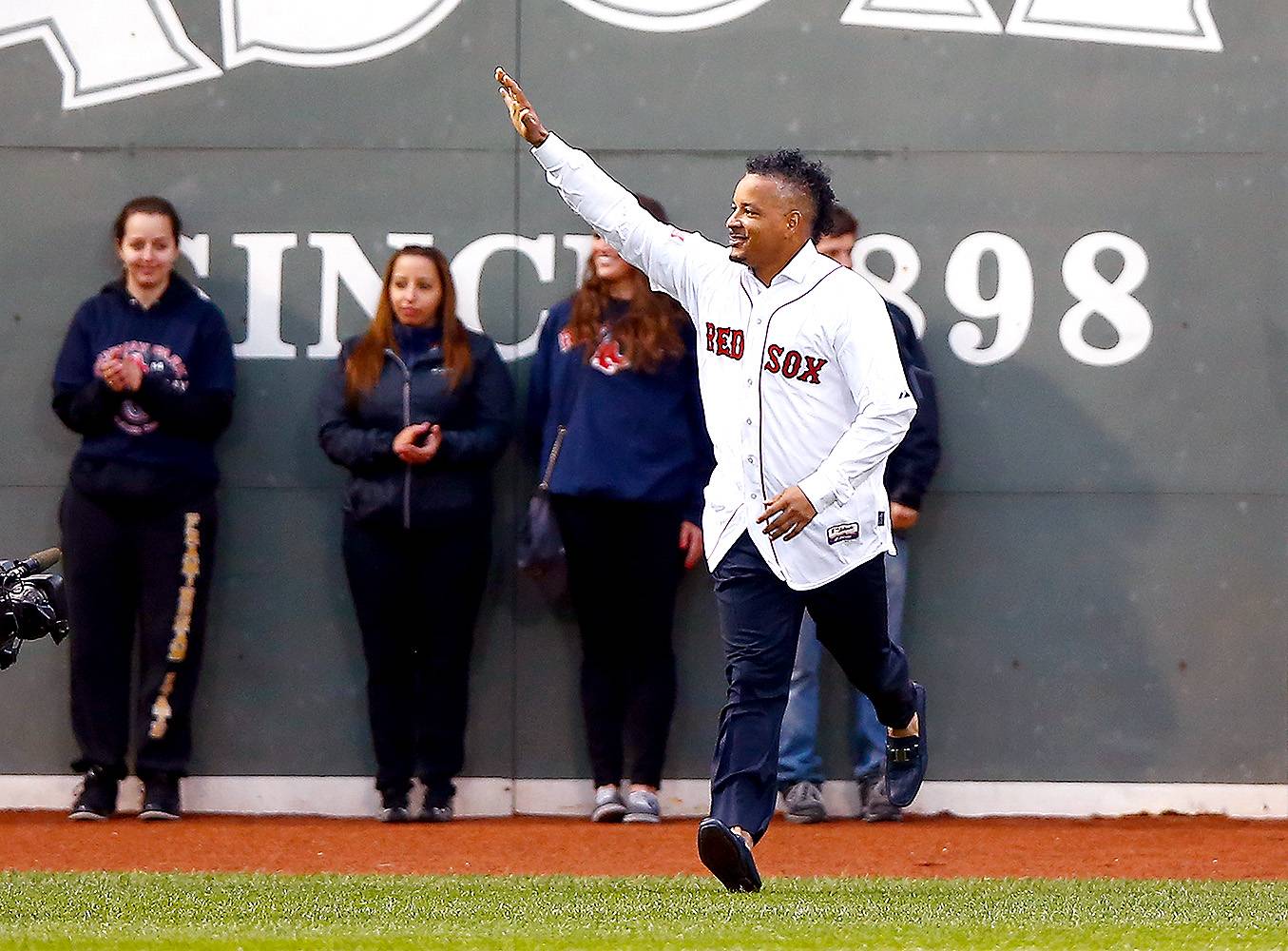 Manny Ramirez apologizes to Red Sox traveling secretary for 2004