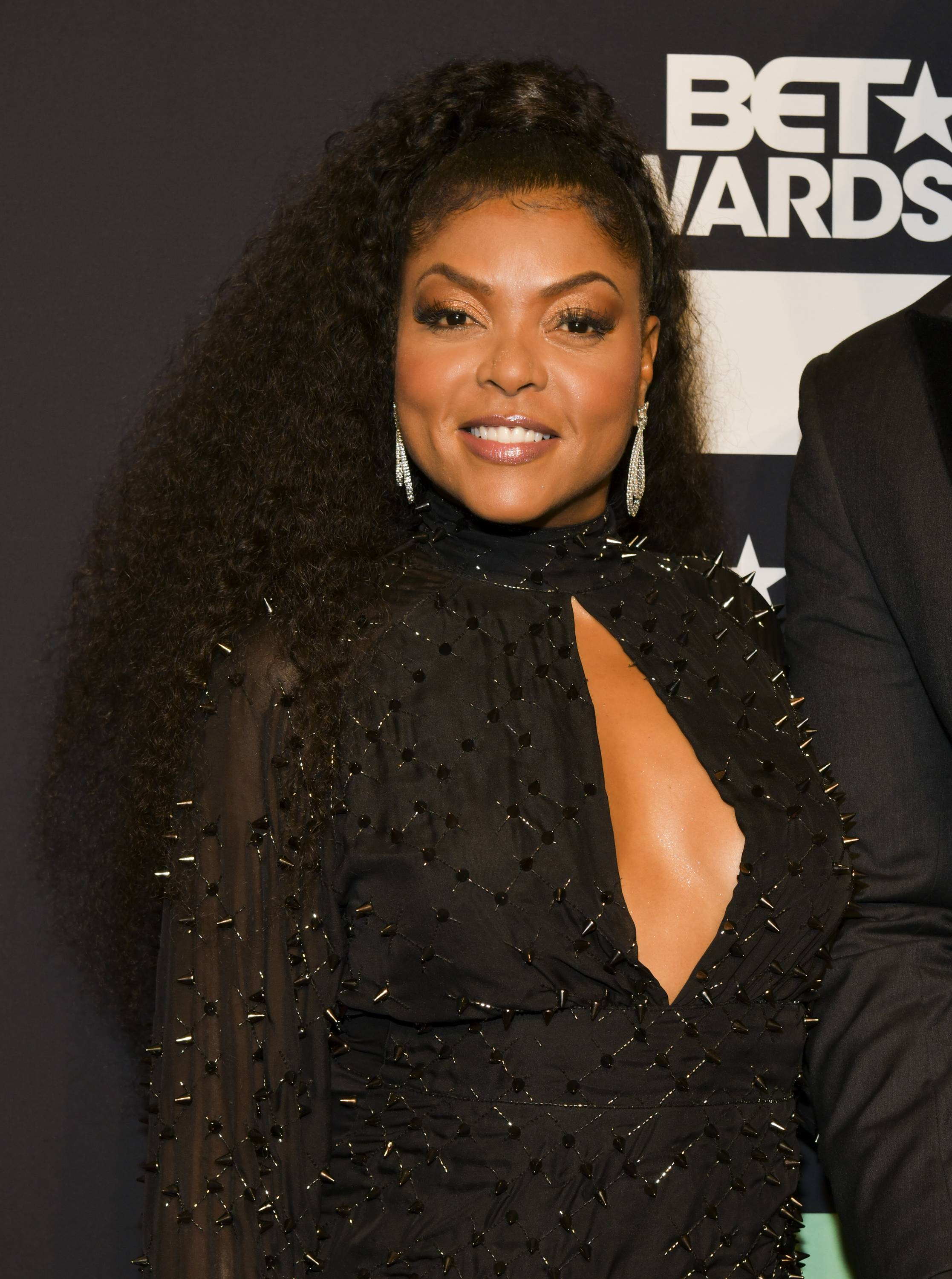 Kiana Ledé  - Kiana - Image 21 from Big Hair And Baby Hairs: See Your  Faves Mary J. Blige, Saweetie And More Incredible Hair Looks At The BET  Awards