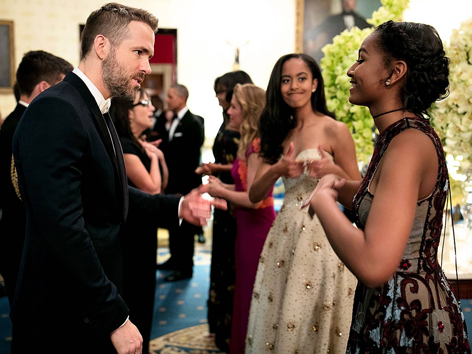 Sasha meets. Отшила парня но на встрече выпускников фильм Райан Рейнольдс. Canadian State dinner. Дочери Обамы сейчас фото 2023. The Official Canadian State visit dinner Blake.