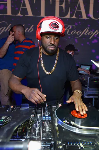 Ones and Twos - Funkmaster Flex still scratchin' the tables at this after-party at Chateau Nightclub &amp; Rooftop.  (Photo: Bryan Steffy/WireImage)