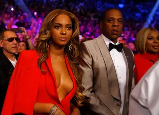 Roc Royalty - Beyoncé and  Jay Z&nbsp;look dead serious about the outcome of the fight — no doubt Mr. and Mrs. Hov had a stake in the outcome. (Photo: Al Bello/Getty Images)