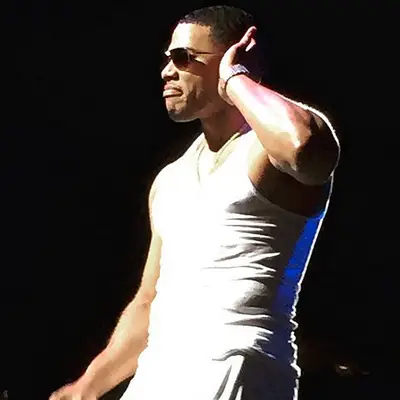 Let's Hear It for Your Boy - Nelly feeds off of the crowd's energy on stage.&nbsp;  (Photo: Derrtymo via Instagram)&nbsp;