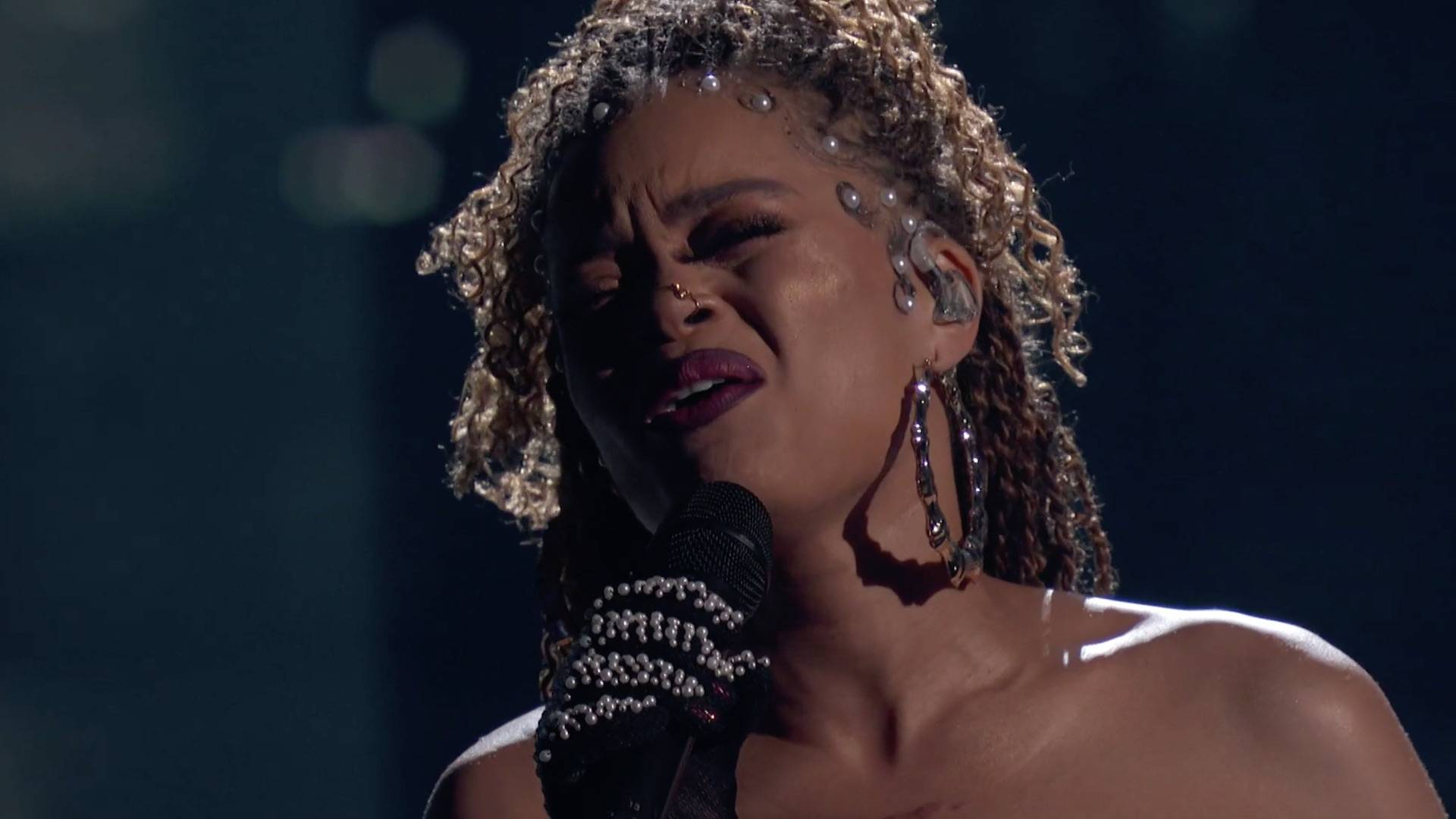 Host Taraji P. Henson welcomes Andra Day to the stage for a soulful performance of her songs "Strange Fruit" and "Tigress & Tweed," presented by Walmart.