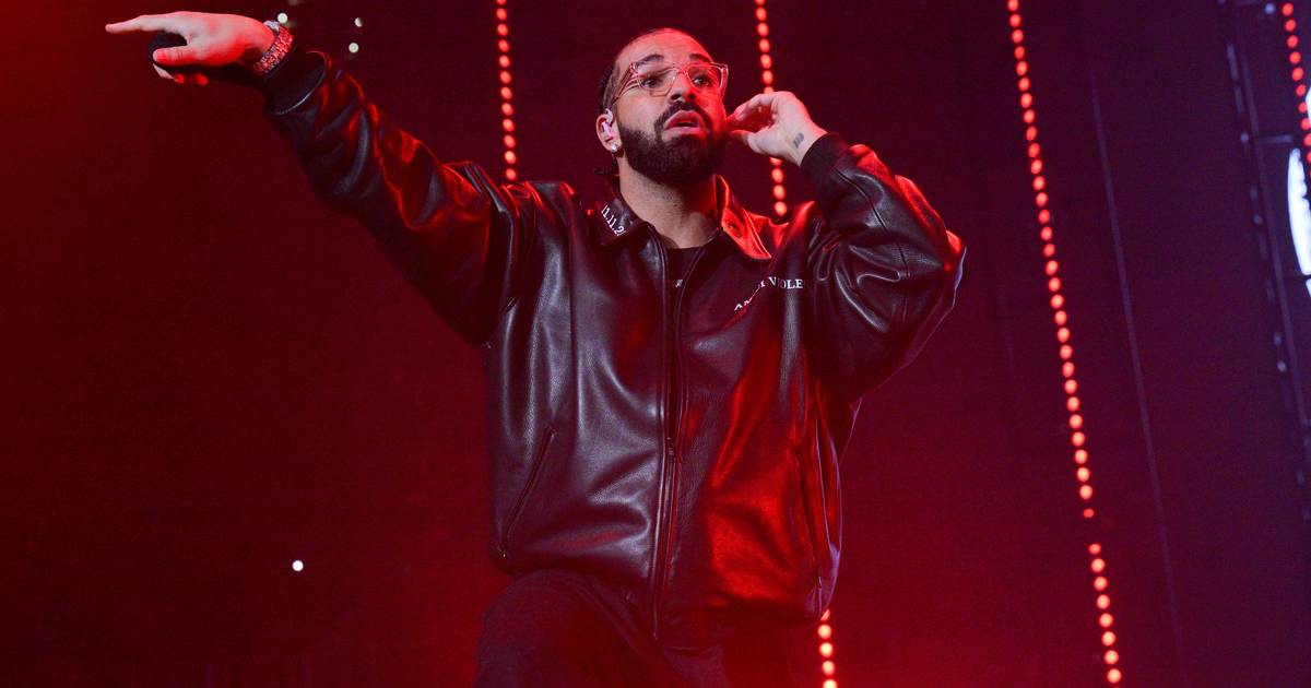 Drake Responds To ‘Randomly Angry Poets’ Who Slammed Poetry Book ...
