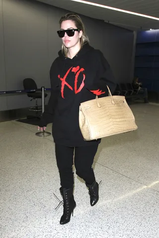 Khloé Kardashian - Khloé Kardashian arrived at LAX wearing an 'XO' hoody and carrying a camel colored Hermes Birkin bag. (Photo: PacificCoastNews)