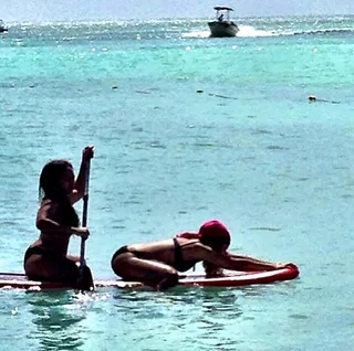 Ashanti @ashanti - Ashanti knows it's important to keep fit, even while on vacation. The Braveheart singer tries paddle surfing on her recent trip to Aruba with her little sis.(Photo: Ashanti via Instagram)