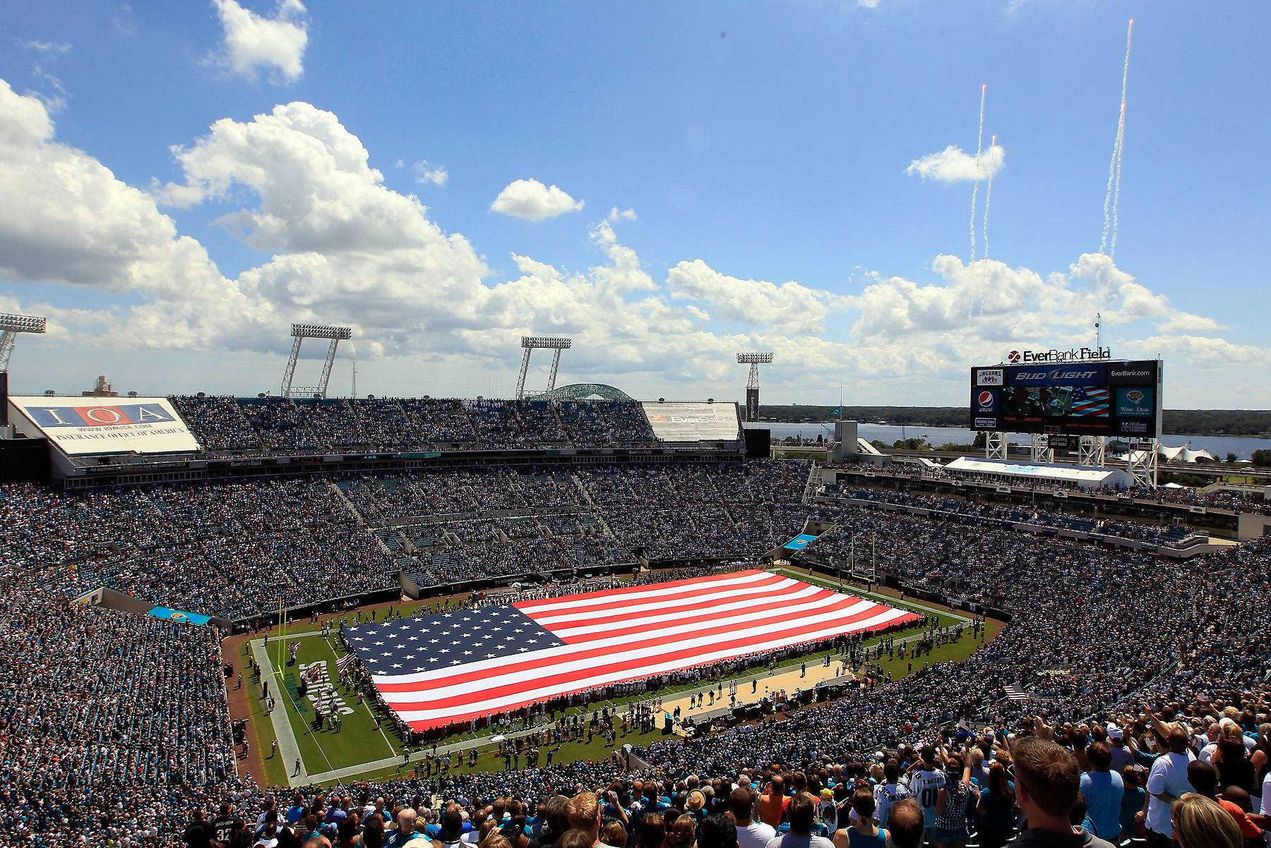 Jaguars EverBank Field's pool-side cabanas win international award