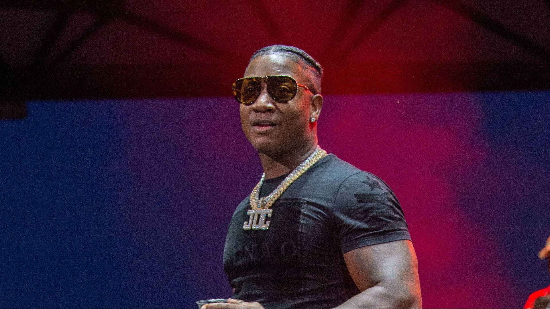 yung-joc-accidentally-sends-1800-via-zelle-to-the-wrong-person-gets
