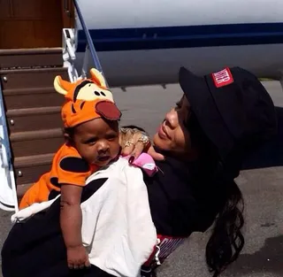 Look Back at It - Auntie Ri took to the skies with little cousin Majesty in tow. She keeps the sun out of her eyes with a bucket hat from her Monster tour merchandise offering and matching sweatshirt.  (Photo: Rihanna via Twitter)