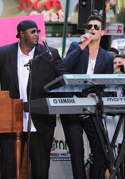 073113-celebs-out-robin-thicke-performs.jpg