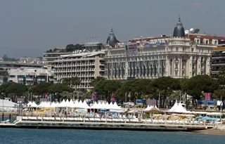 August 1994 - Thieves armed with machine guns take $45 million in gems from the Carlton Hotel in Cannes on the French Riviera.(Photo: REUTERS/Vincent Kessler/Landov)