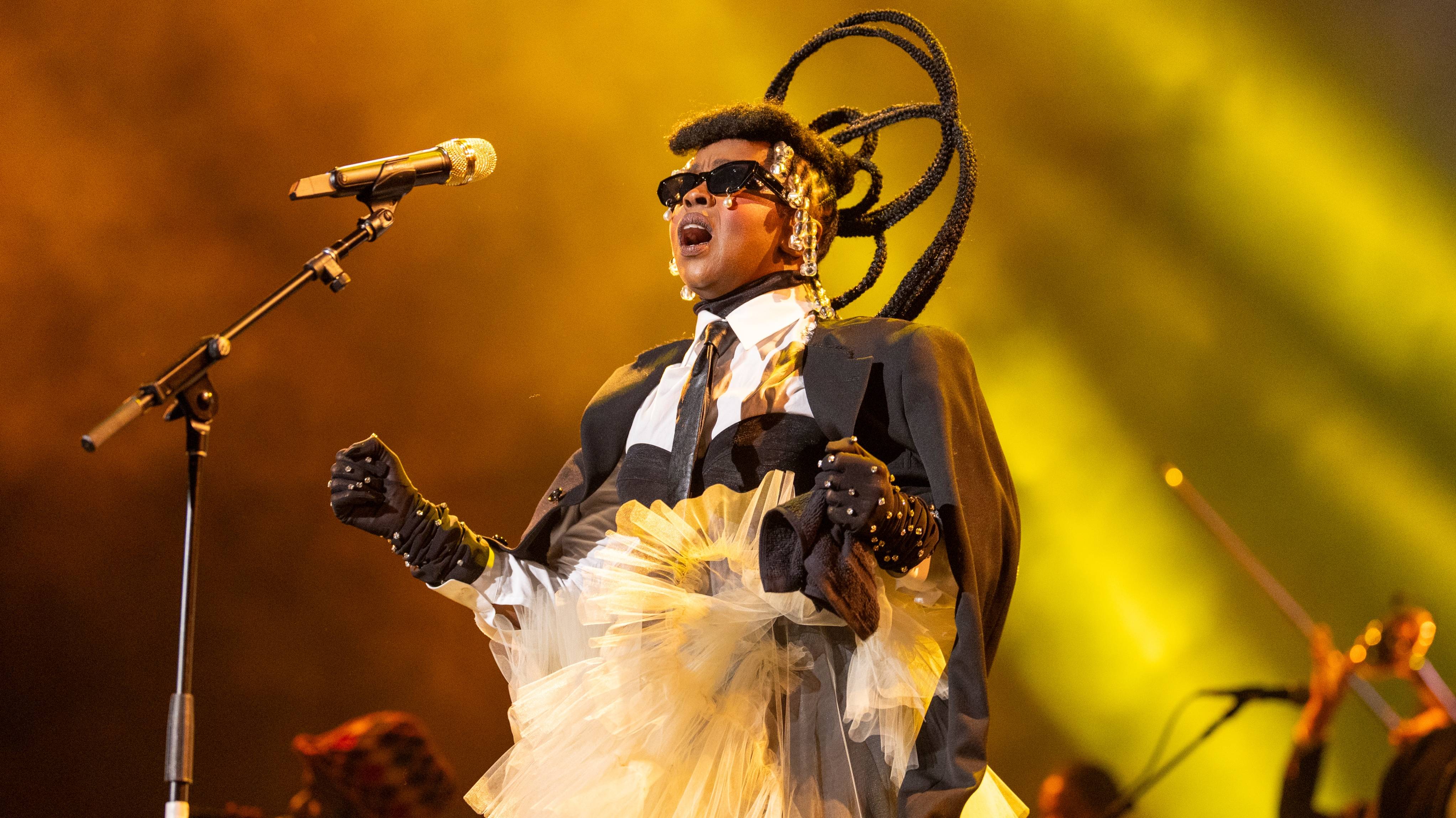 Lauryn Hill Addresses Her Lateness at Los Angeles Show