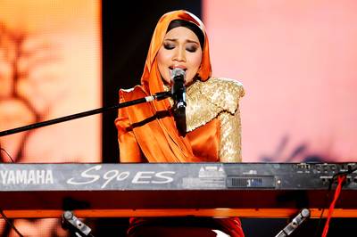 Yuna Ascending - Three years after her self-titled EP became&nbsp;a massive hit in Malaysia — thanks to the buzz-worthy song&nbsp;&quot;Deeper Conversation&quot; —&nbsp;Yuna&nbsp;won over American listeners with her 2011 EP&nbsp;Decorate, which also featured the hit single.&nbsp;(Photo: Mohamad Syaheir Azizan/Demotix/Corbis)