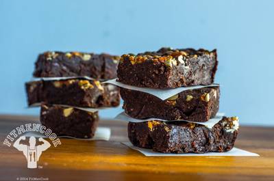 Energy Boosting Fudge Bars&nbsp; - Make these better-for-you energy bars at home, and with chocolate. Yum!&nbsp;  (Photo: Kevin Curry)