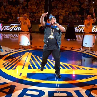 Go Dumb! - You know rap veteran and die-hard&nbsp;Golden State Warriors' fan&nbsp;E-40&nbsp;stays&nbsp;Sharp on All 4 Corners. Uggh!(Photo: NBA via Instagram)&nbsp;