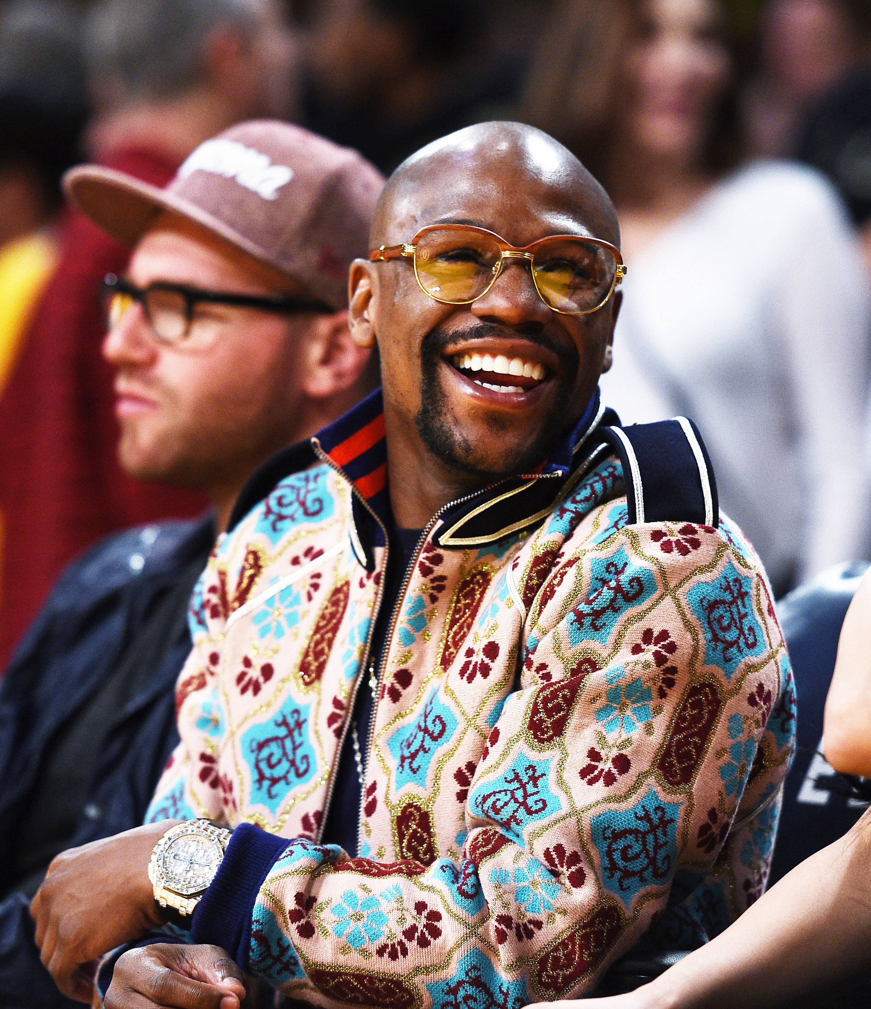 SPOTTED: Floyd Mayweather Jr. Flexes in Matching Gucci – PAUSE