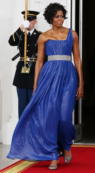 Bold in Blue - Michelle Obama walks with her husband to greet Mexican President Felipe Calderon and his wife, Margarita Zavala, for a state dinner at the White House on May 19, 2010, in Washington, D.C.&nbsp; (Photo: Mark Wilson/Getty Images)