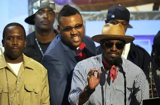 OutKast - Andre 3000 makes a speech with the Dungeon Family crew in tow while accepting the Best Group&nbsp;award.(Photo: M. Caulfield/WireImage.com/Getty Images)