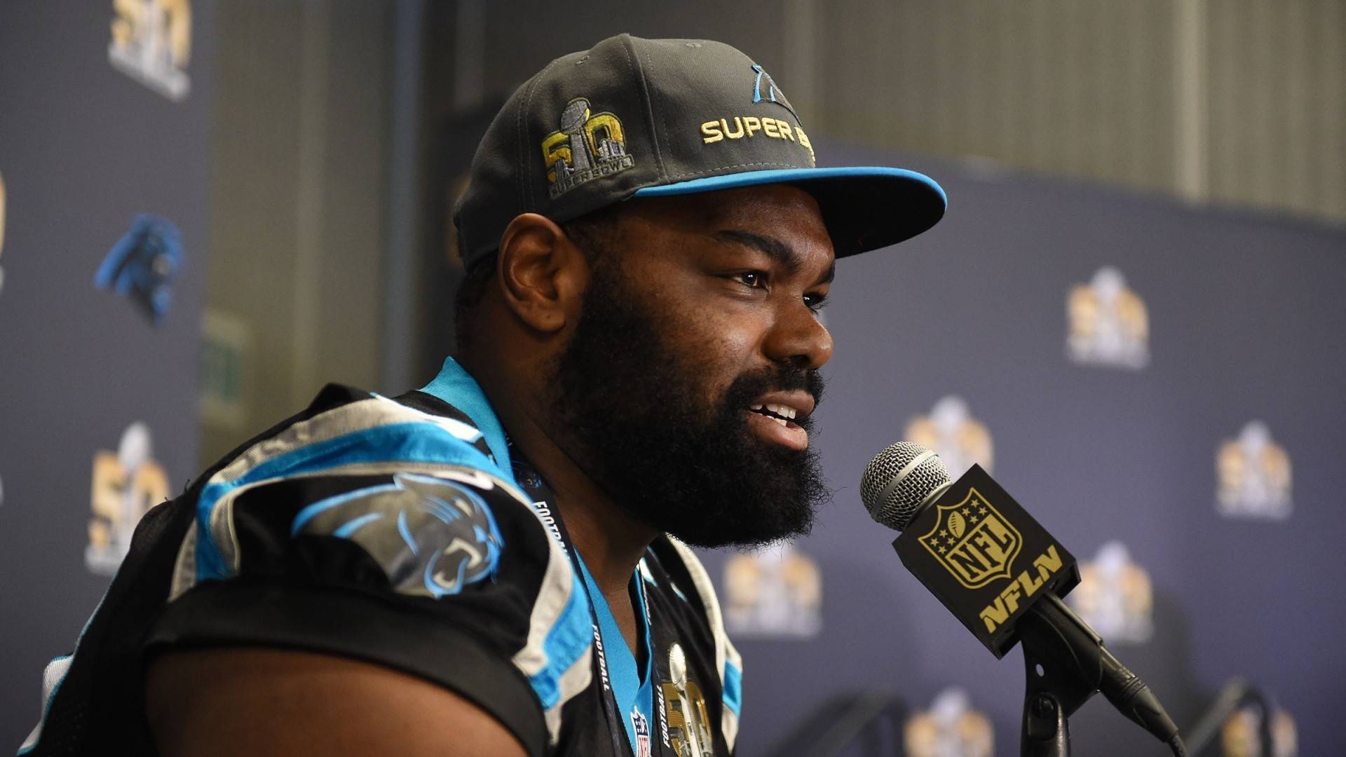 Michael Oher greets fans at a Baltimore book signing a week after suing to  end his conservatorship – KGET 17