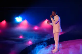 Leslie Odom Jr. rocks a tailored white suit while performing. - (Photo By: Richard Harbaugh / A.M.P.A.S.)