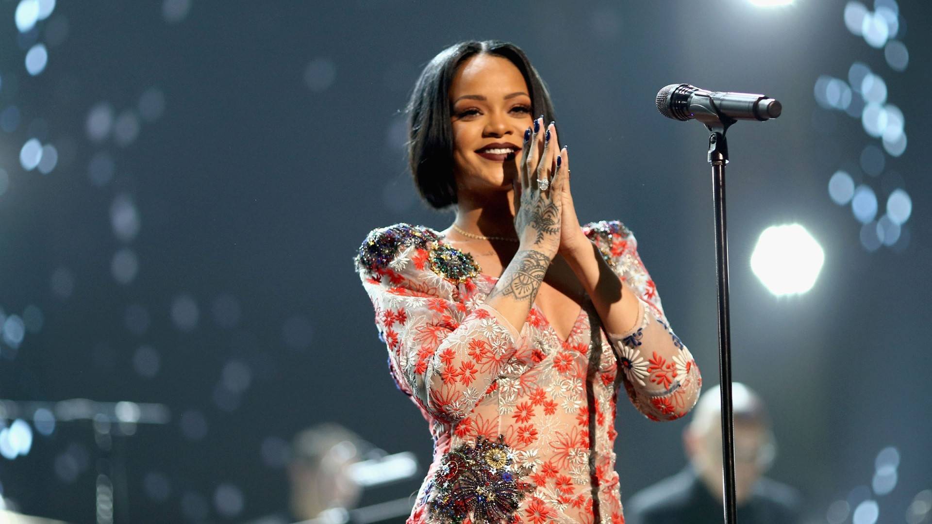 Rihanna Named 2023 Super Bowl Halftime Performer – The Hollywood