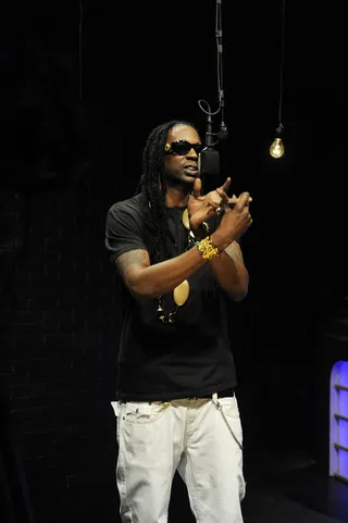 I Go Hard - 2 Chainz delivers a freestyle in the Black Room at 106 &amp; Park, April 9, 2012. (photo: John Ricard / BET)