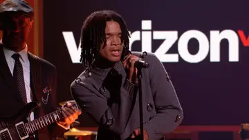 Q performs on the Soul Train Awards 2022.