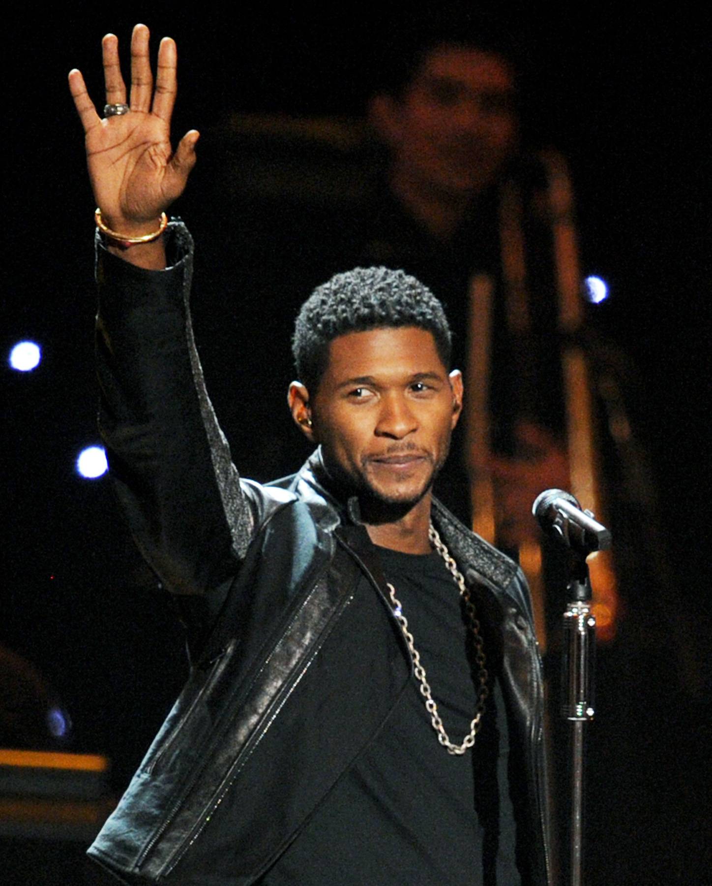 Usher Moves Mountains Image 6 from TheDream's Hottest Productions