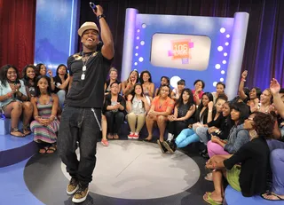 Hey Up There - NeYo dances with fans during a commercial break at 106 &amp; Park, June 11, 2012.&nbsp; (Photo: John Ricard / BET)