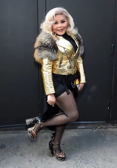 Rapper Lil' Kim attends a screening of Marc Jacobs & Louis Vuitton  News Photo - Getty Images