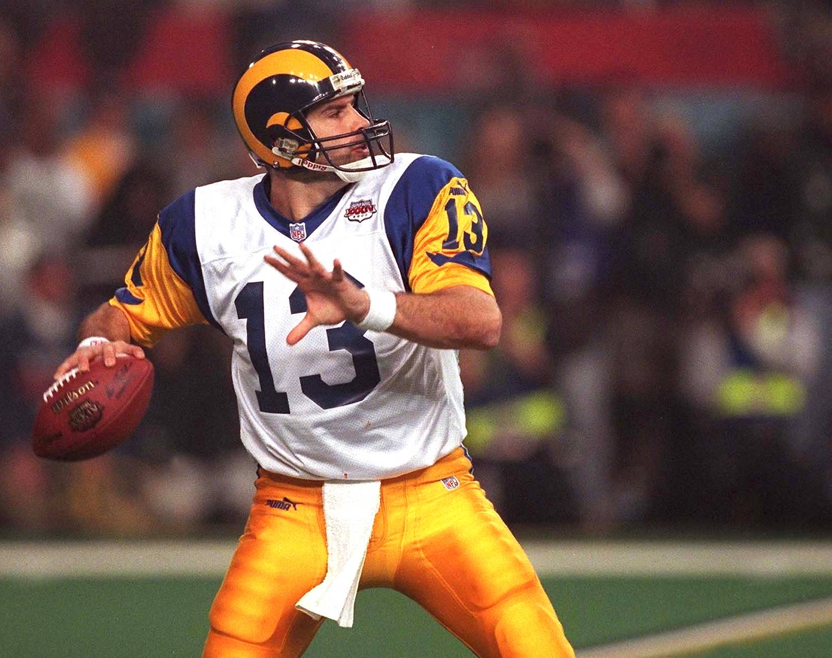 Quarterback Kurt Warner of the St. Louis Rams in action during a News  Photo - Getty Images