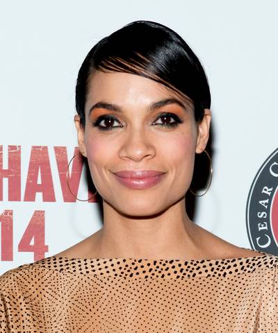 Rosario Dawson  - Lighten up your makeup palette this season with coral shadow and pink blush like Rosario Dawson. The colors are warm-weather friendly and super fun.(Photo: Noam Galai/Getty Images)