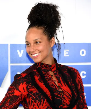 Alicia Keys @aliciakeys - Alicia Keys continued her #NoMakeup movement on the 2016 VMAs red carpet in NYC. She took to Twitter to explain her choice, “Y’all, me choosing to be makeup free doesn’t mean I’m anti-makeup. Do you!”(Photo: Jamie McCarthy/Getty Images)