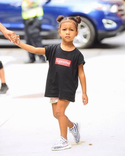 Supreme Stylista - Nothing says queen of toddler fashion like a Supreme tee, Yeezys and a mean mug.(Photo:&nbsp;JENY / Splash News)