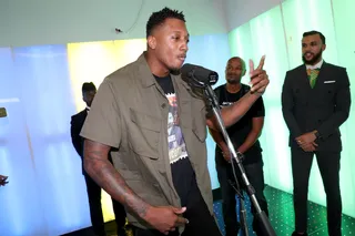 LeCrae freestyles in the #BETinstabooth2016 for the Hip Hop Awards 2016.